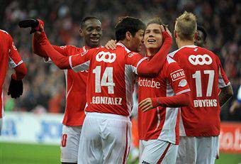 I giocatori dello Standard Liegi esultano dopo un gol (Getty Images)