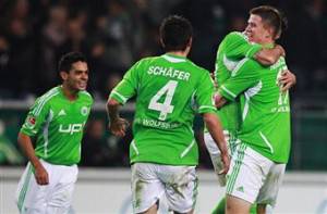 I giocatori del Wolfsburg esultano dopo un gol (Getty Images)