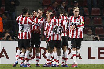 I giocatori del Psv Eindhoven esultano dopo un gol (Getty Images)