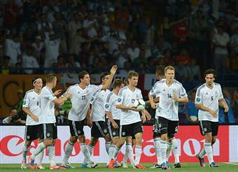 I giocatori della nazionale tedesca esultano dopo un gol (Getty Images)
