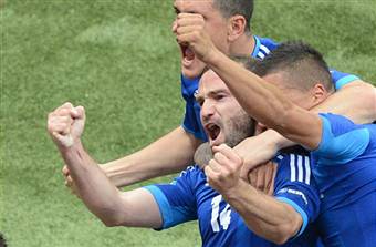 I giocatori della Grecia esultano dopo un gol (Getty Images)