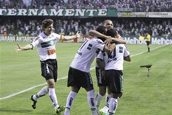 I giocatori del Coritiba esultano dopo un gol (Getty Images)