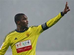 Eto'o esulta dopo un gol con la maglia dell'Anzhi