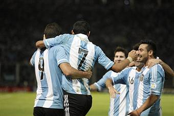 I giocatori dell' Argentina esultano dopo un gol (Getty Images)