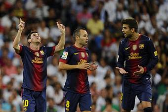 I giocatori del Barcellona esultano dopo un gol (getty Images)