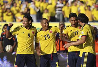 I giocatori della Colombia esultano dopo un gol (getty Images)