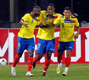 I giocatori dell' Ecuador esultano dopo un gol (Getty Images)