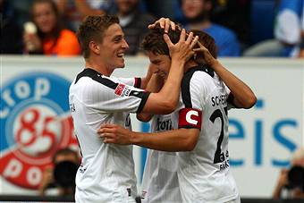 I giocatori del Francoforte esultano dopo un gol (Getty Images)