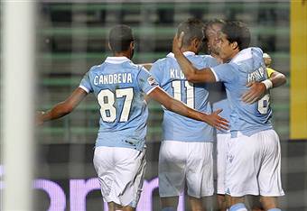 I giocatori della Lazio esultano dopo un gol (getty Images)