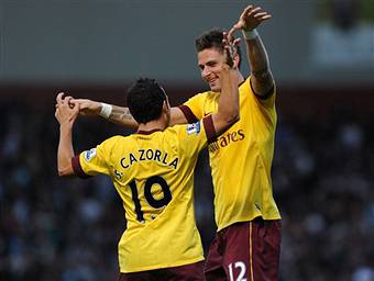 I giocatori dell' Arsenal esultano dopo un gol (Getty Images)