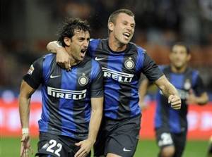I giocatori dell' Inter esultano dopo un gol (getty Images)