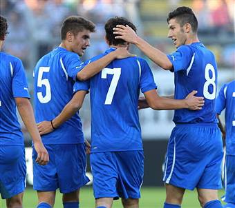 I giocatori dell' Italia under 21 esultano dopo un gol (Getty Images)