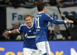 I giocatori dello Schalke esultano dopo un gol (Getty images)