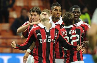 I giocatori del Milan esultano dopo un gol (getty Images)