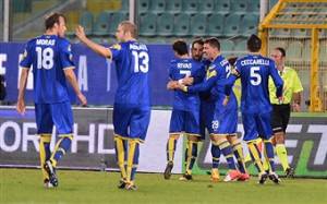 I giocatori del Verona esultano dopo un gol (Getty Images)