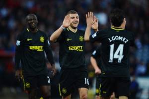 I giocatori del Wigan esultano dopo un gol (Getty images)