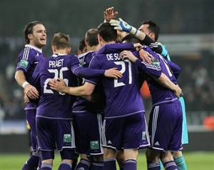 I giocatori dell'Anderlecht esultano dopo un gol (Getty images)