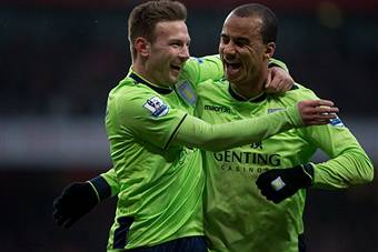 I giocatori dell' Aston Villa esultano dopo un gol (getty Images)