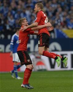 I giocatori del Bayer Leverkusen esultano dopo un gol (Getty Images)