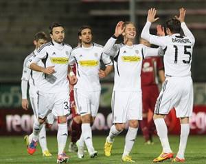 I giocatori del Cesena esultano dopo un gol (Getty Images)