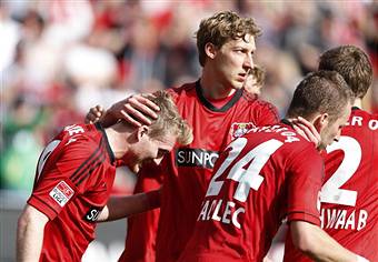 I giocatori del Bayer Leverkusen esultano dopo un gol (Getty Images)
