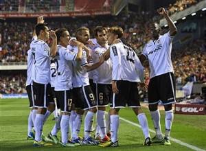 I giocatori del Valencia esultano dopo un gol (Getty Images)