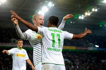 I giocatori del Borussia Moenchengladbach esultano dopo un gol (Getty Images)