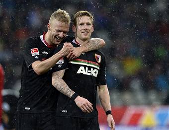 I giocatori dell'Augsburg esultano dopo un gol (Getty Images)