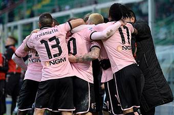 I giocatori del Palermo esultano dopo un gol (Getty Images)
