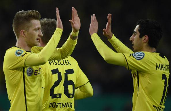 I giocatori del Borussia Dortmund esultano dopo un gol (Getty Images) 