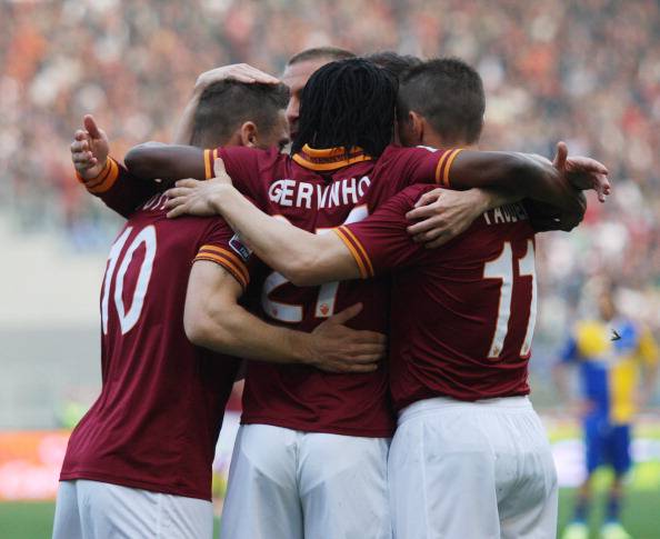 I giocatori della Roma esultano dopo un gol (Getty Images) 