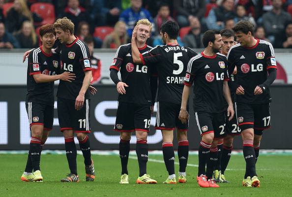 I giocatori del Bayer Leverkusen esultano dopo un gol (Getty Images) 