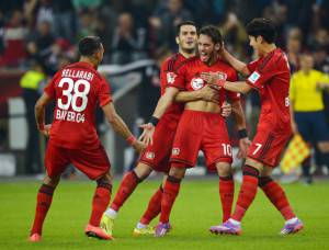 I giocatori del Leverkusen esultano dopo un gol (Getty Images) 