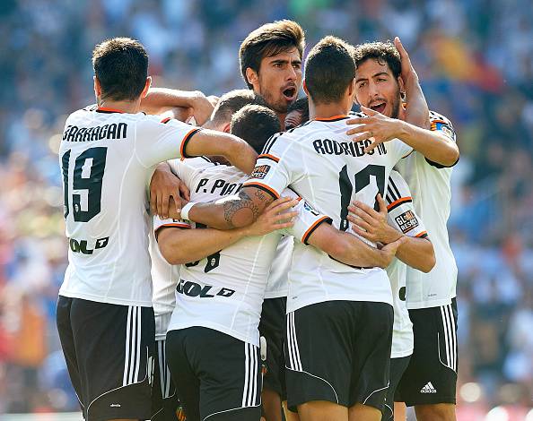 I giocatori del Valencia esultano dopo un gol (Getty Images)  