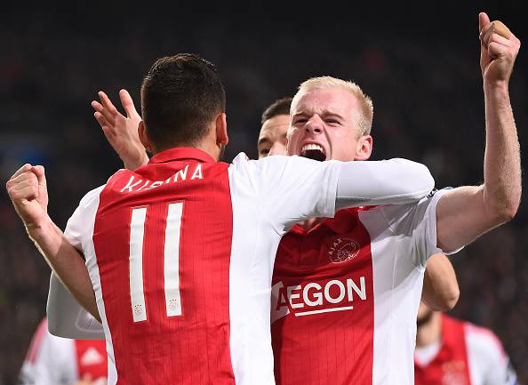 I giocatori dell'Ajax esultano dopo un gol (Getty Images)  